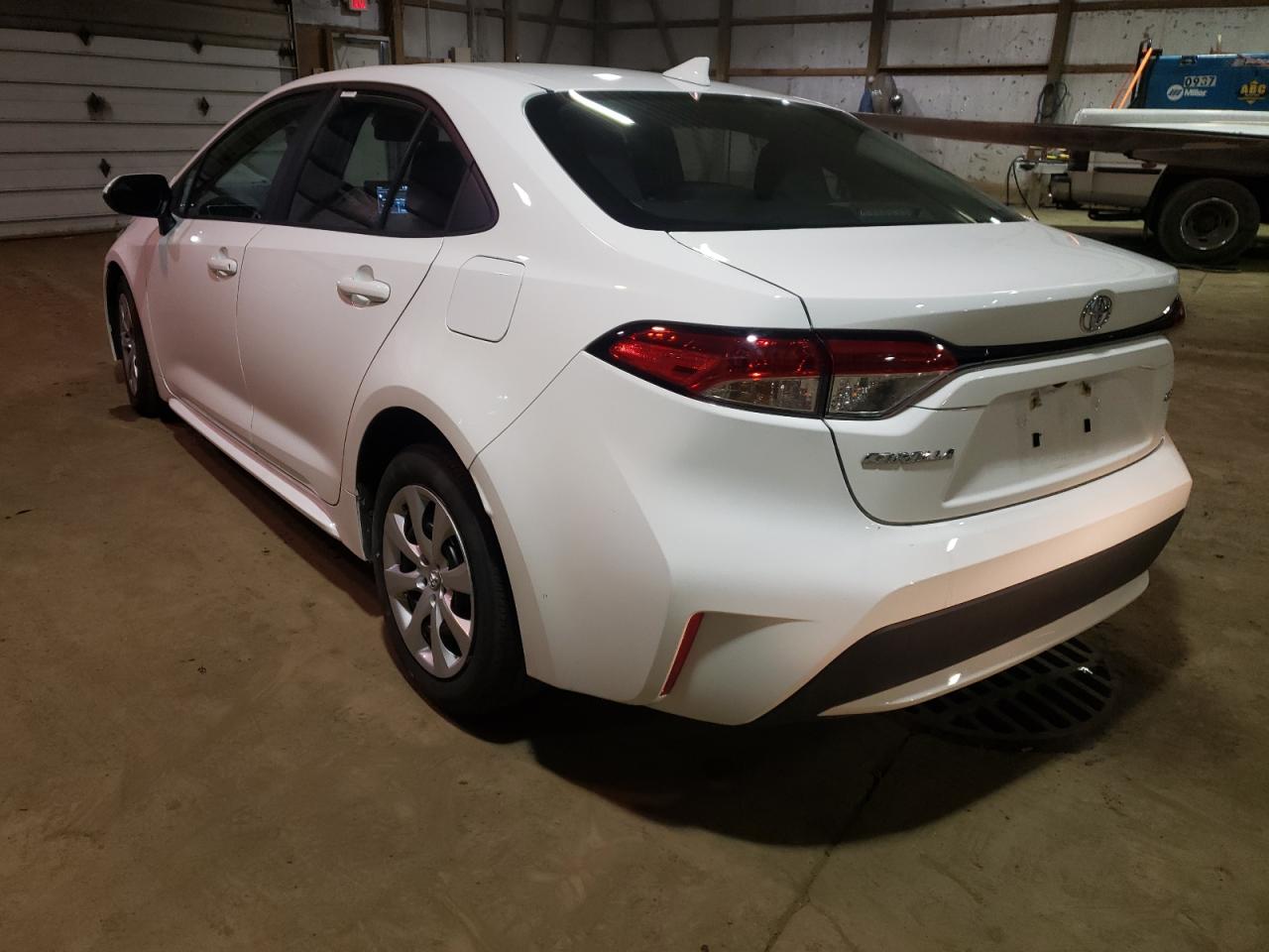 Photo 3 from auction – 2022 TOYOTA COROLLA LE with VIN 5YFEPMAE8NP278144