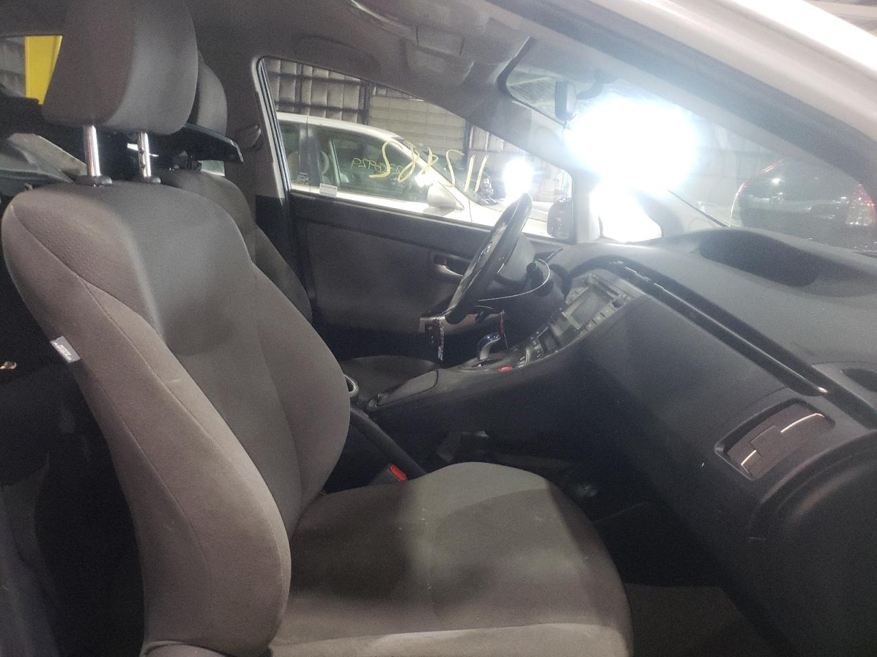 Photo 5 from auction – 2014 TOYOTA PRIUS with VIN JTDKN3DU1E1740795