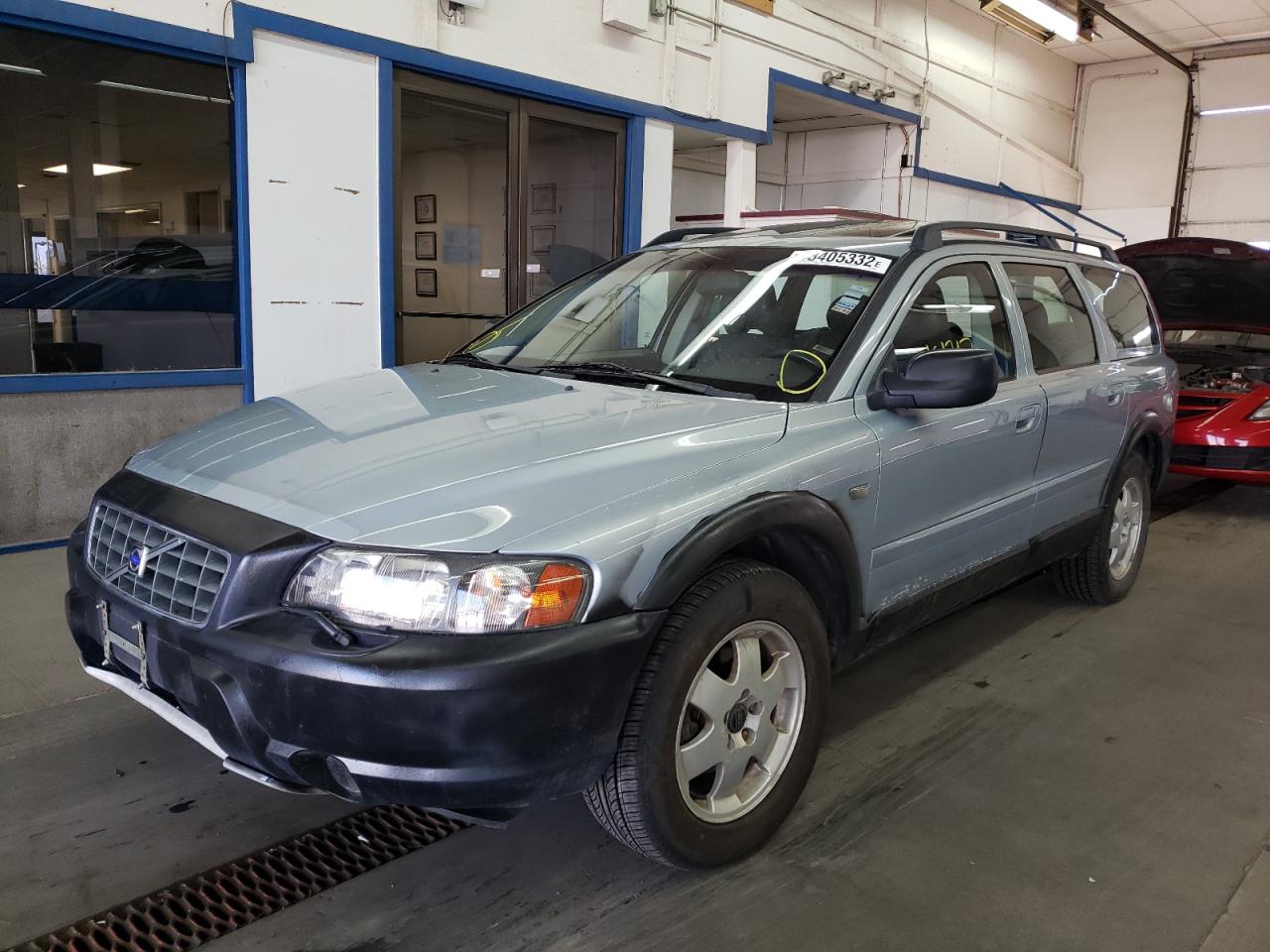 Photo 2 from auction – 2001 VOLVO V70 XC with VIN YV1SZ58D611009620