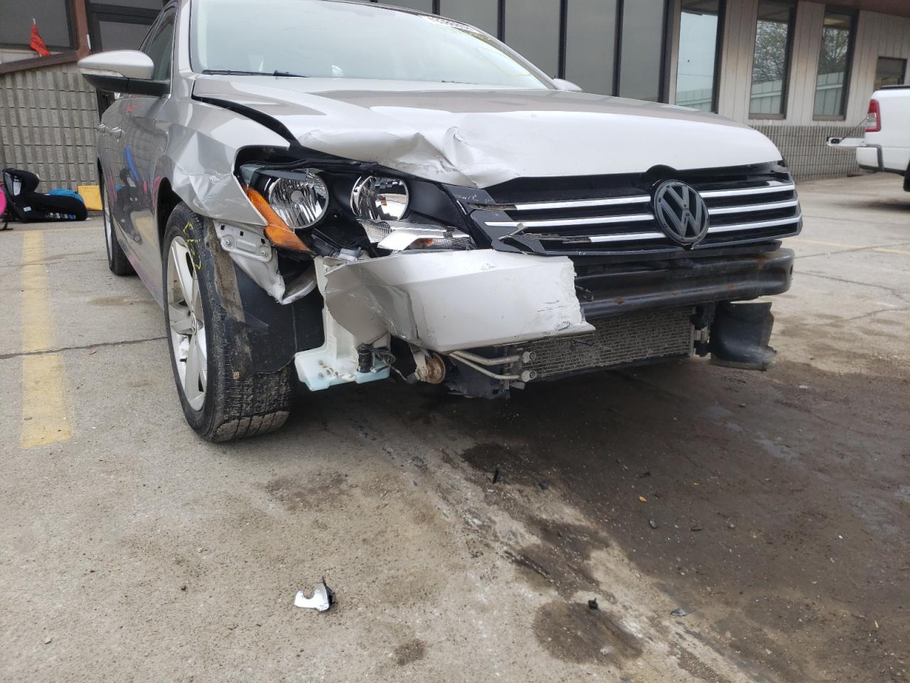 Photo 9 from auction – 2012 VOLKSWAGEN PASSAT SE with VIN 1VWBP7A36CC073959