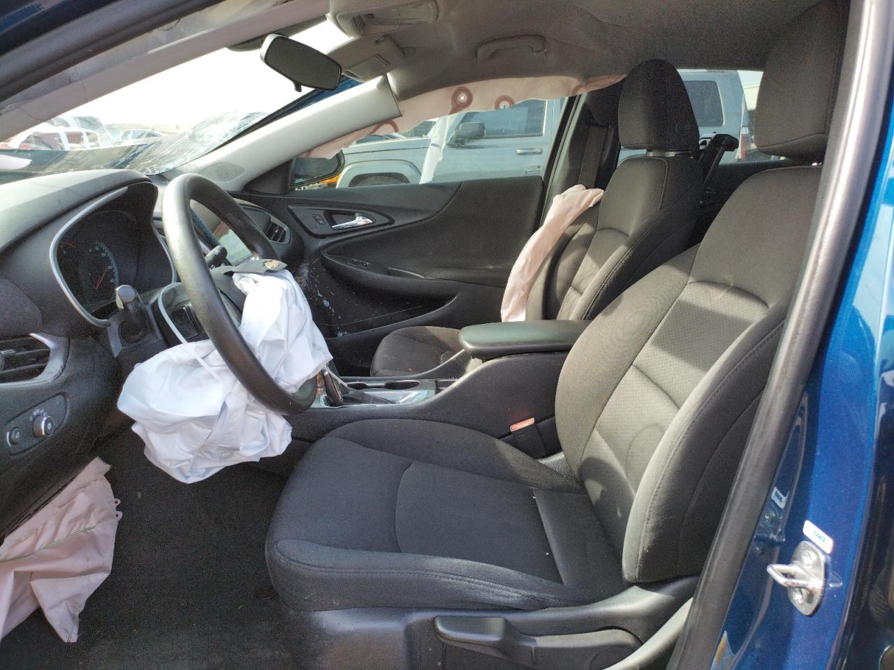 Photo 5 from auction – 2019 CHEVROLET MALIBU LS with VIN 1G1ZB5ST0KF206255