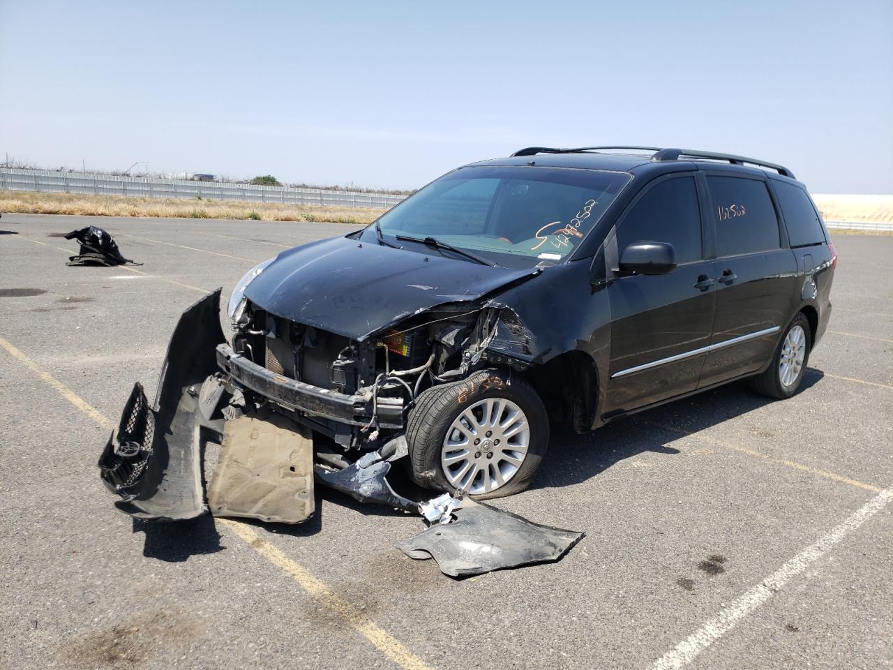 Photo 2 from auction – 2010 TOYOTA SIENNA XLE with VIN 5TDYK4CC1AS319867