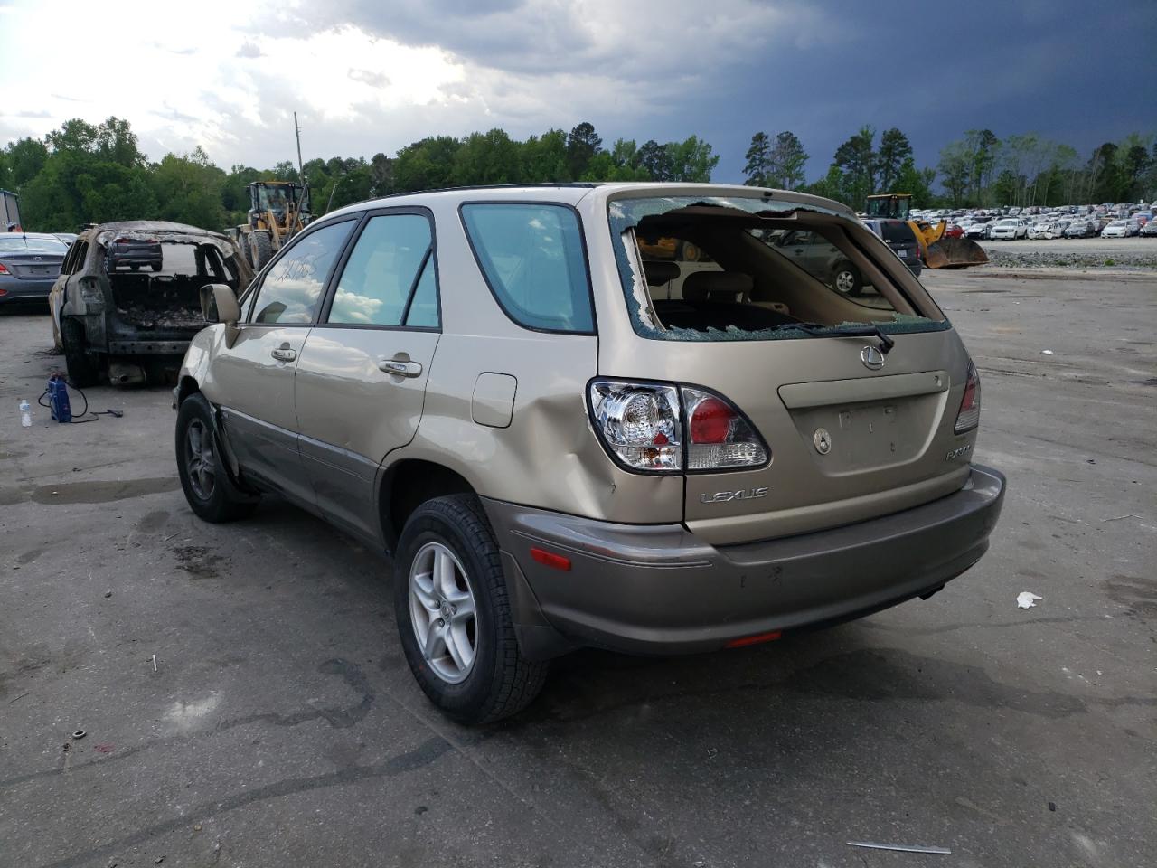 Photo 3 from auction – 2002 LEXUS RX 300 with VIN JTJHF10U820288893