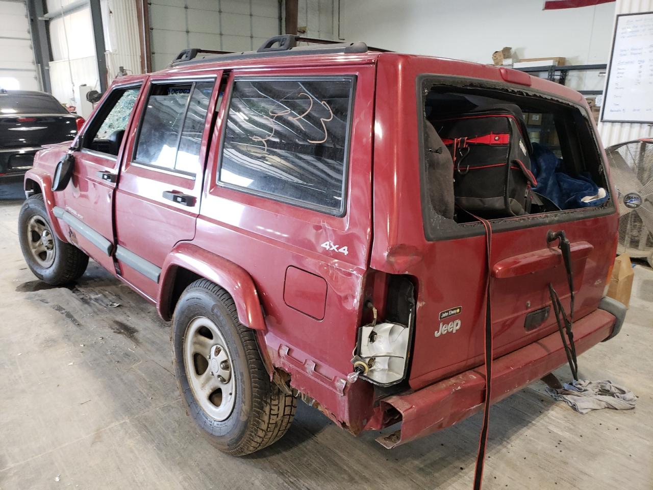 Photo 3 from auction – 1999 JEEP CHEROKEE S with VIN 1J4FF68S7XL585566