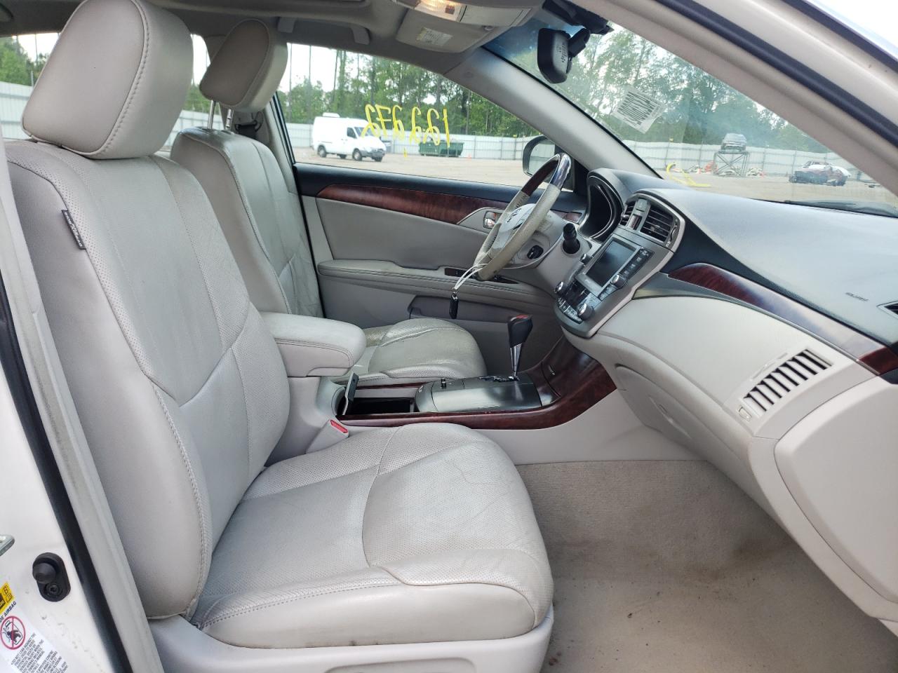 Photo 5 from auction – 2011 TOYOTA AVALON BAS with VIN 4T1BK3DBXBU397658