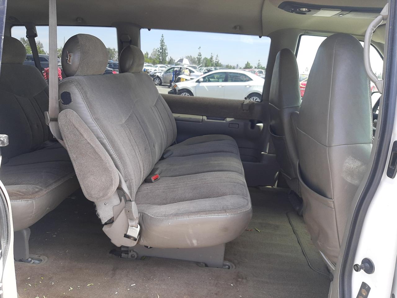 Photo 6 from auction – 2000 CHEVROLET ASTRO with VIN 1GNDM19W9YB212938