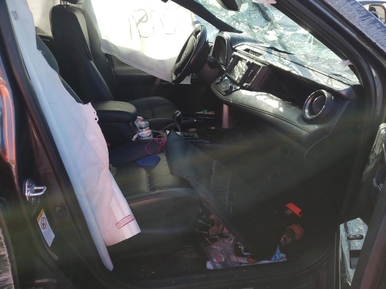 Photo 5 from auction – 2017 TOYOTA RAV4 SE with VIN 2T3JFREV2HW583013