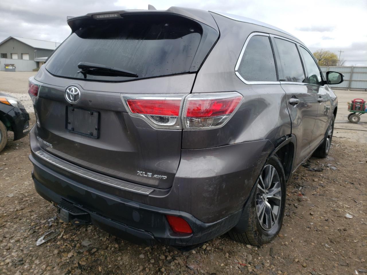 Photo 4 from auction – 2016 TOYOTA HIGHLANDER with VIN 5TDJKRFH9GS319887