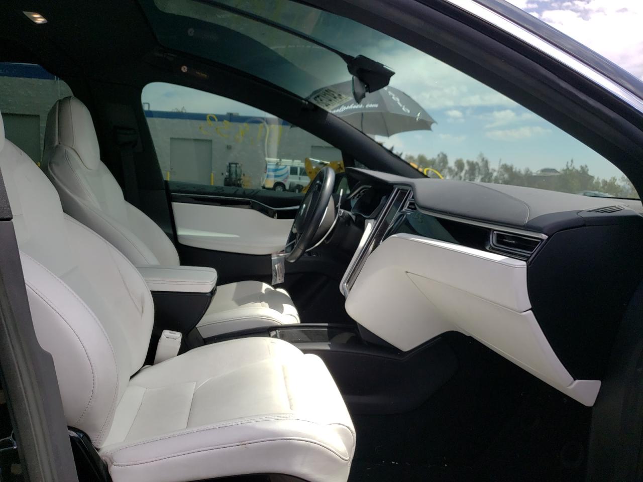 Photo 5 from auction – 2016 TESLA MODEL X with VIN 5YJXCBE25GF021160