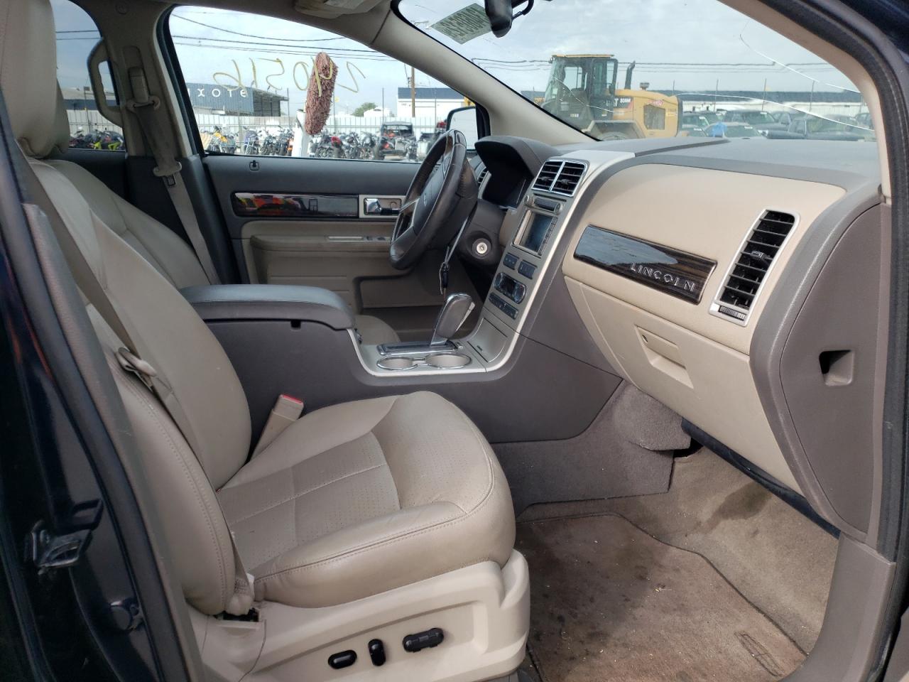 Photo 5 from auction – 2008 LINCOLN MKX with VIN 2LMDU68CX8BJ38193