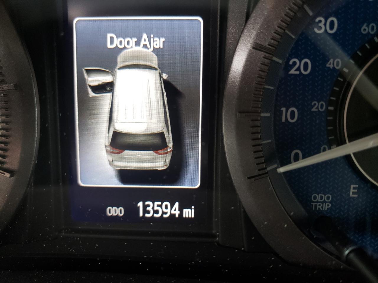 Photo 8 from auction – 2020 TOYOTA SIENNA XLE with VIN 5TDYZ3DC8LS032873