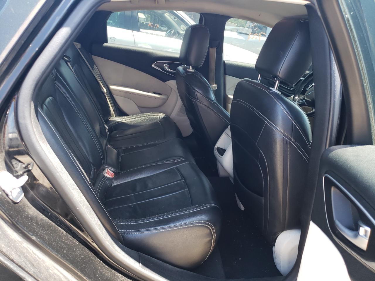 Photo 6 from auction – 2015 CHRYSLER 200 LIMITE with VIN 1C3CCCAB4FN595182