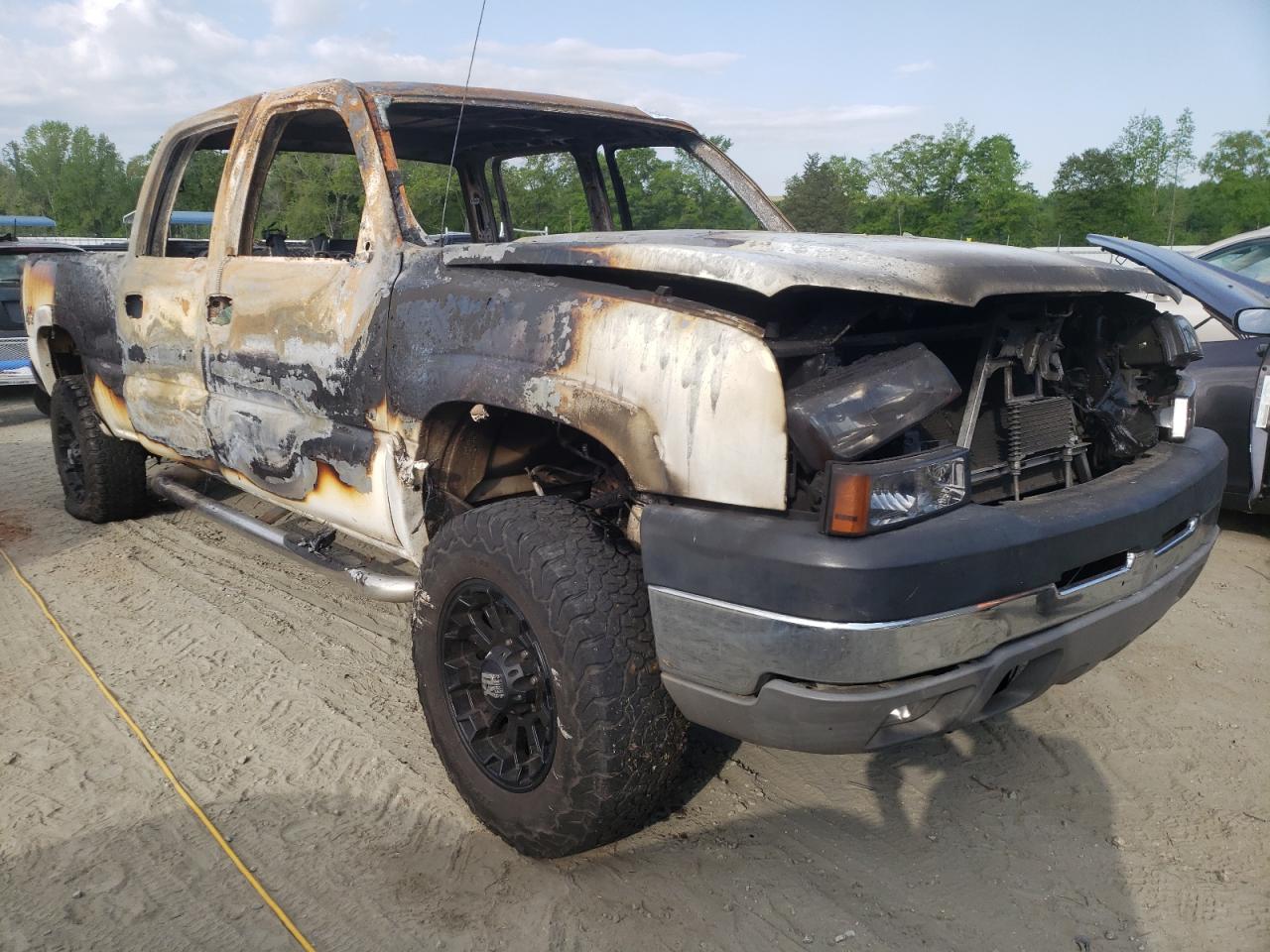 CHEVROLET SILVERADO 2004 with VIN 1GCHK23U84F247681 - Photo from auction