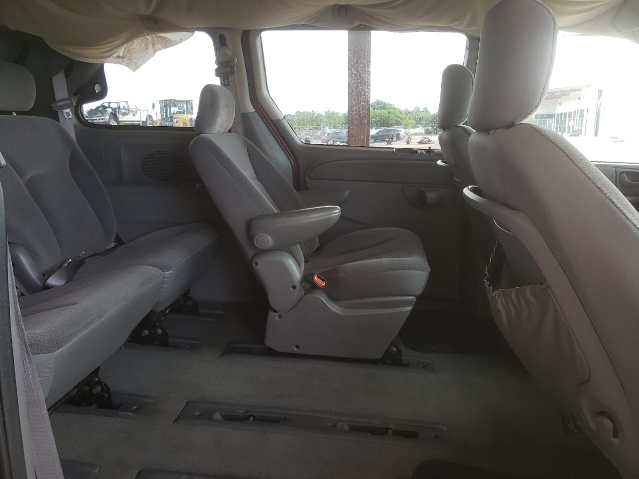 Photo 6 from auction – 2006 CHRYSLER TOWN & COU with VIN 1A4GP45R86B575270