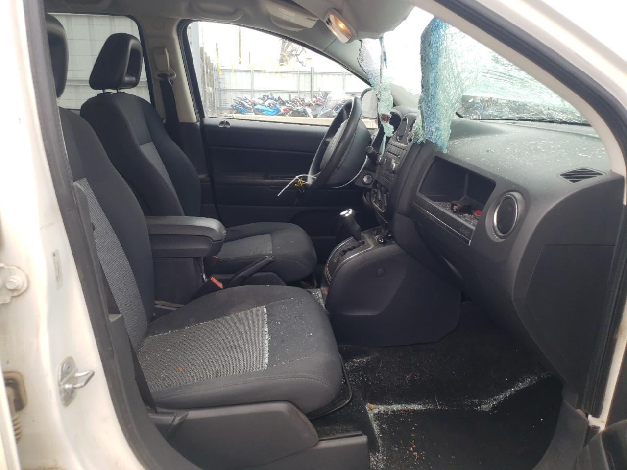 Photo 5 from auction – 2009 JEEP COMPASS SP with VIN 1J4FF47B69D205913