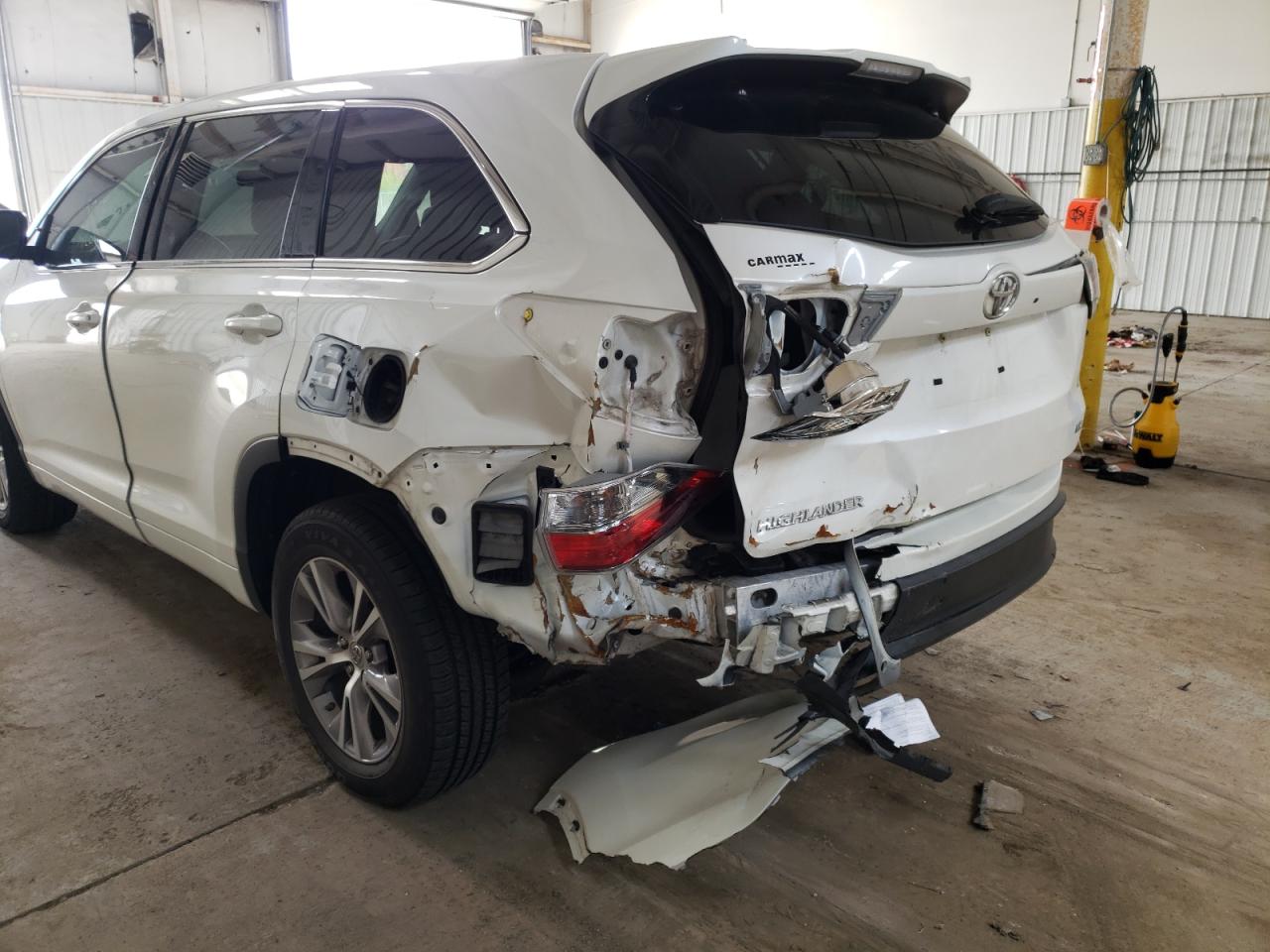 Photo 9 from auction – 2015 TOYOTA HIGHLANDER with VIN 5TDZKRFH8FS090264