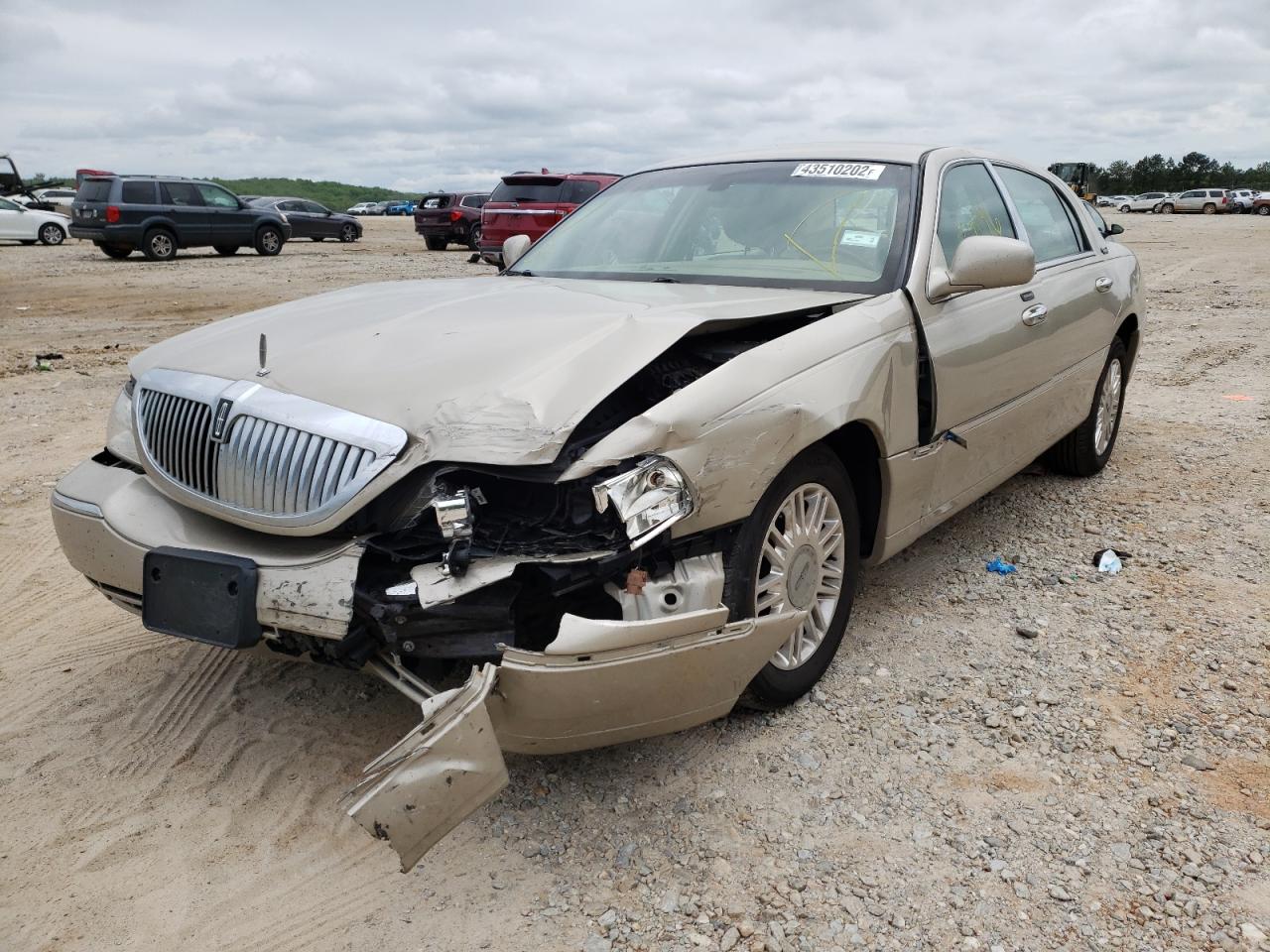 Photo 2 from auction – 2011 LINCOLN TOWN CAR S with VIN 2LNBL8CV8BX766208
