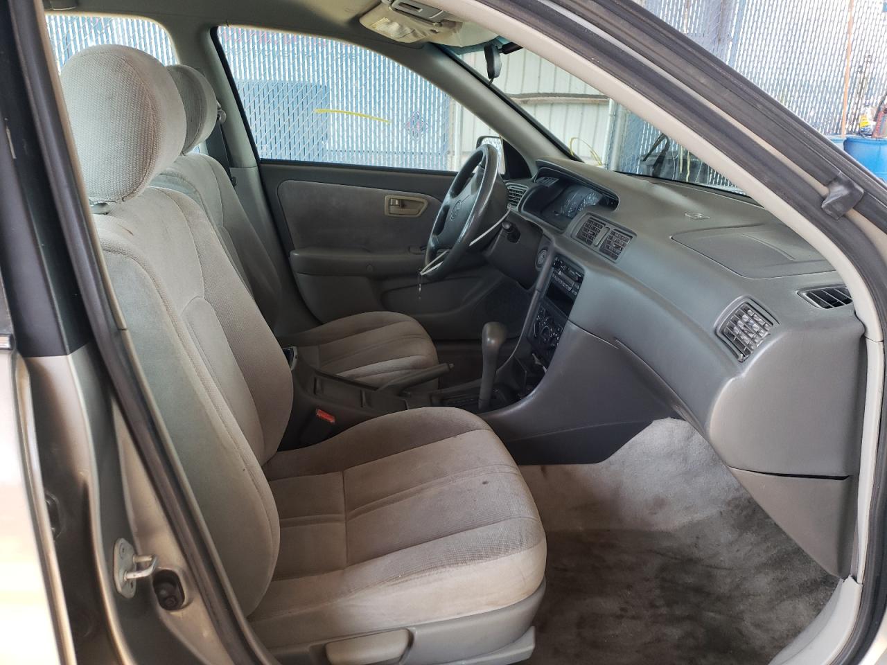Photo 5 from auction – 1998 TOYOTA CAMRY CE with VIN 4T1BG22K2WU355831