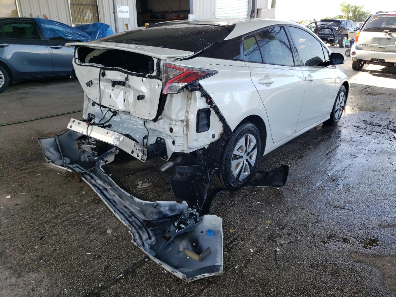 Photo 4 from auction – 2016 TOYOTA PRIUS with VIN JTDKARFU0G3015238