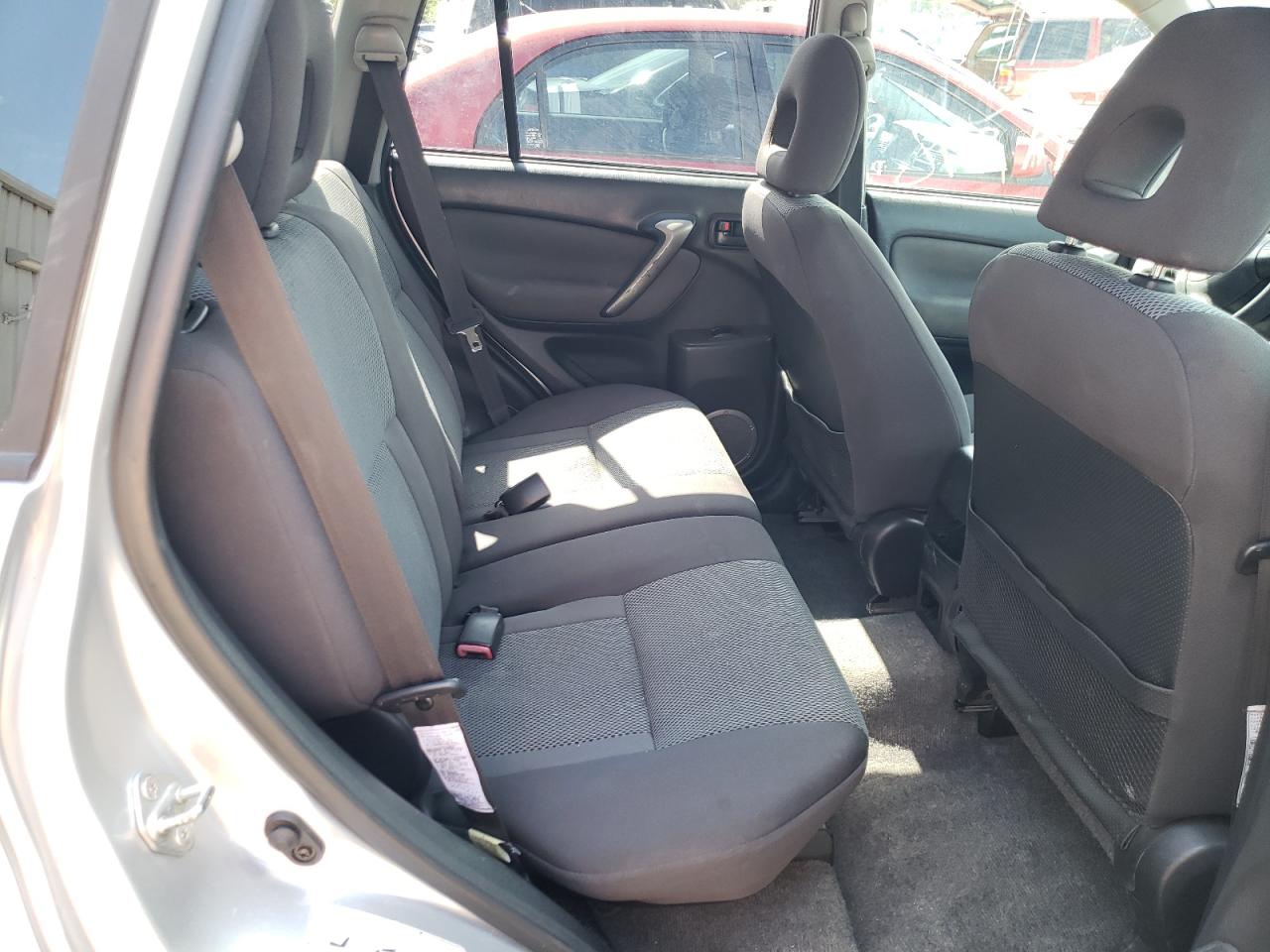 Photo 6 from auction – 2005 TOYOTA RAV4 with VIN JTEGD20VX56003210