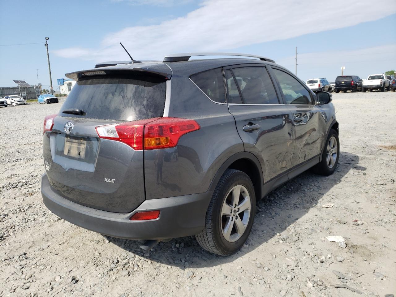Photo 4 from auction – 2015 TOYOTA RAV4 XLE with VIN JTMWFREV2FD059179