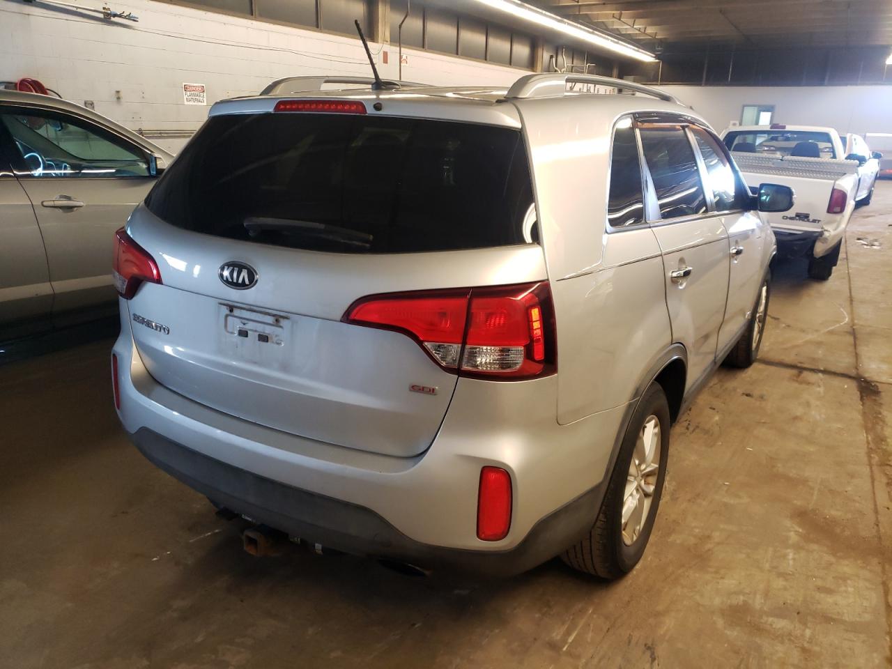 Photo 4 from auction – 2014 KIA SORENTO LX with VIN 5XYKTDA73EG462007