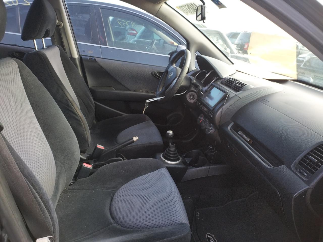 Photo 5 from auction – 2007 HONDA FIT with VIN JHMGD37417S044650