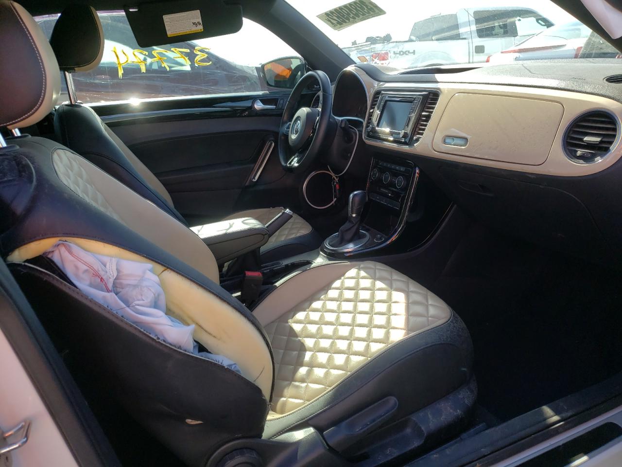 Photo 5 from auction – 2019 VOLKSWAGEN BEETLE S with VIN 3VWFD7AT7KM702250