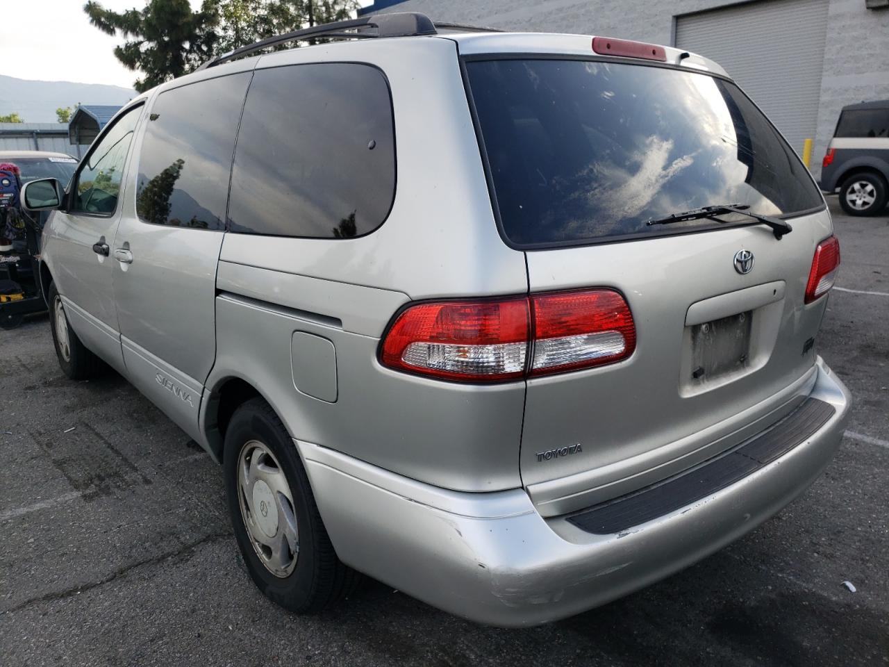Photo 3 from auction – 2003 TOYOTA SIENNA LE with VIN 4T3ZF13C43U550108