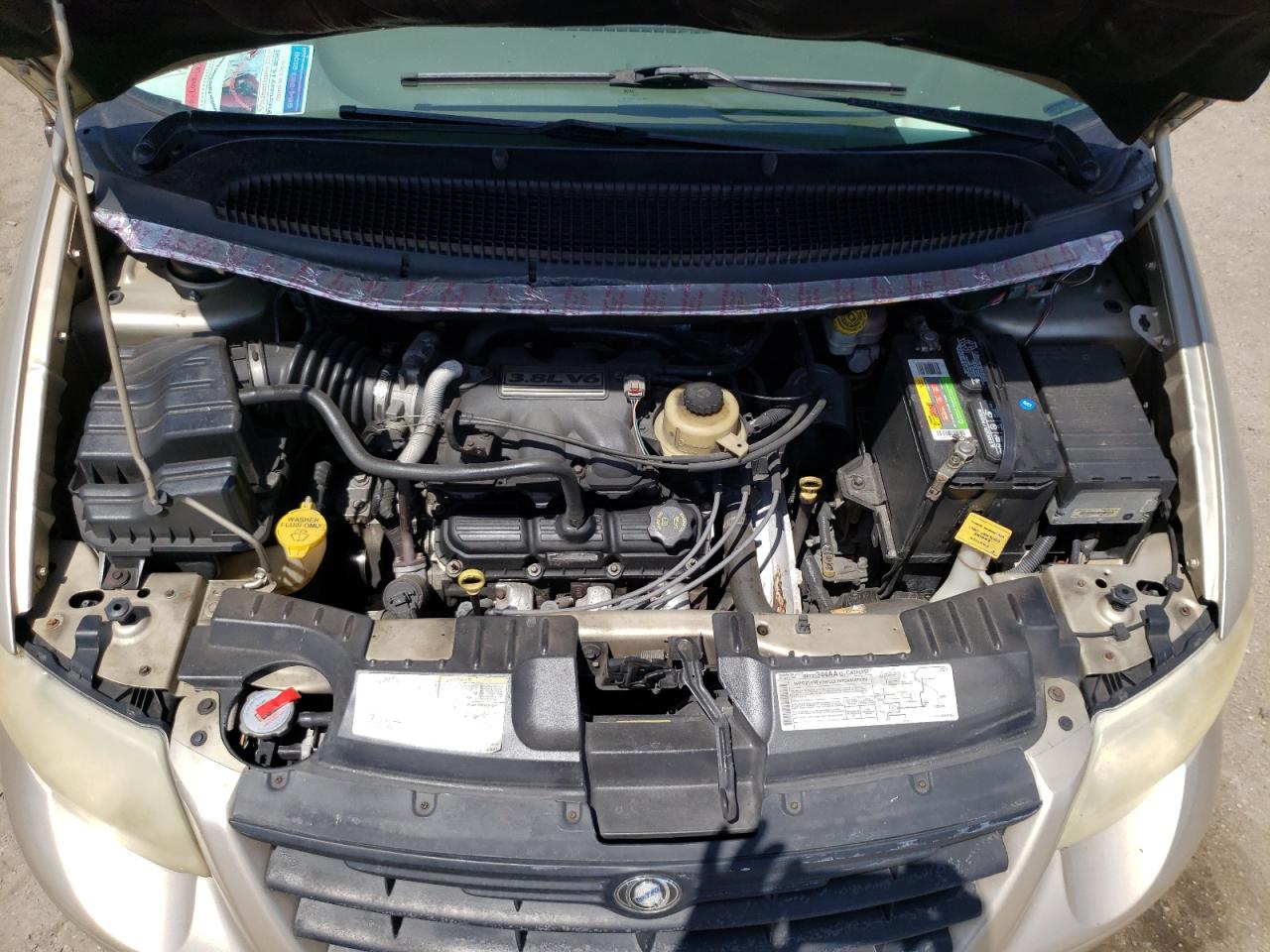 Photo 7 from auction – 2005 CHRYSLER TOWN & COU with VIN 2C8GP54L55R559826