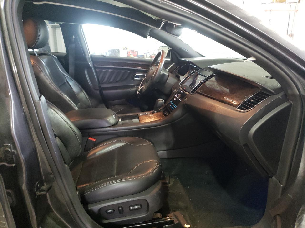 Photo 5 from auction – 2017 FORD TAURUS LIM with VIN 1FAHP2F81HG120910
