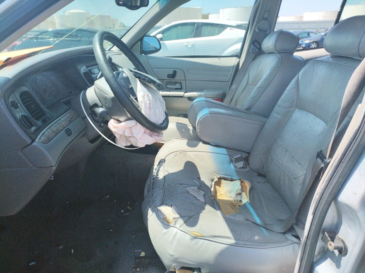 Photo 5 from auction – 1999 FORD CROWN VICT with VIN 2FAFP74W8XX158374
