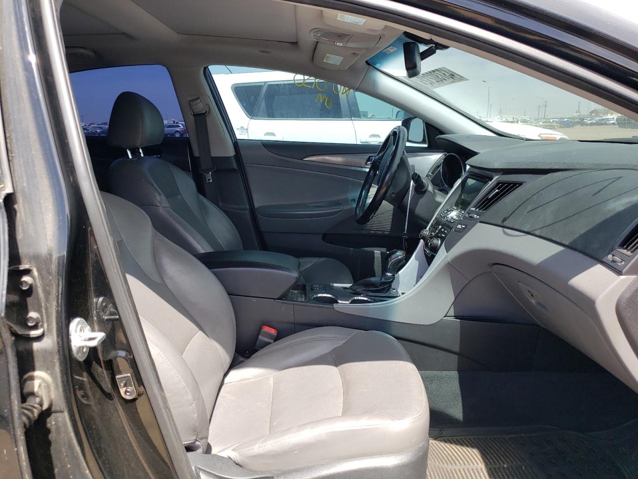 Photo 5 from auction – 2013 HYUNDAI SONATA HYB with VIN KMHEC4A45DA051107