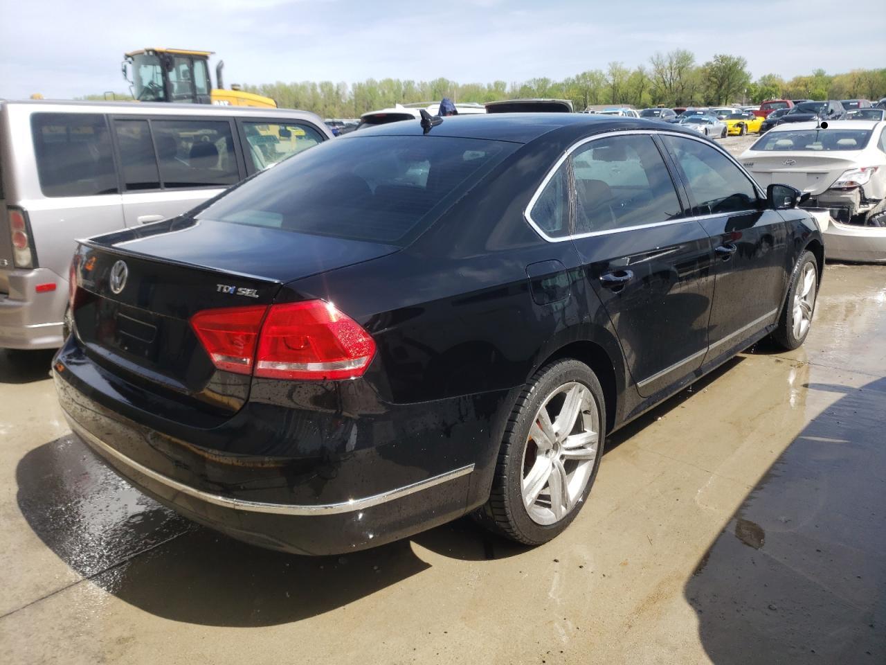 Photo 4 from auction – 2014 VOLKSWAGEN PASSAT SEL with VIN 1VWCN7A37EC062417