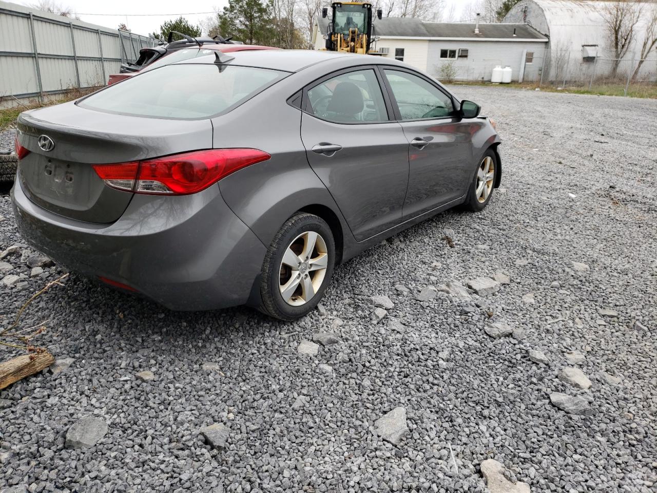 Photo 4 from auction – 2013 HYUNDAI ELANTRA GL with VIN 5NPDH4AE9DH204591