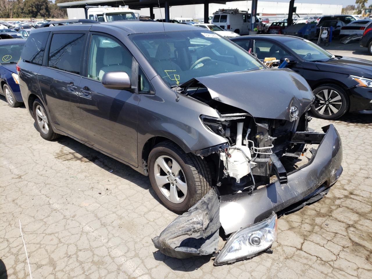 TOYOTA SIENNA LE 2014 with VIN 5TDKK3DC7ES482902 - Photo from auction