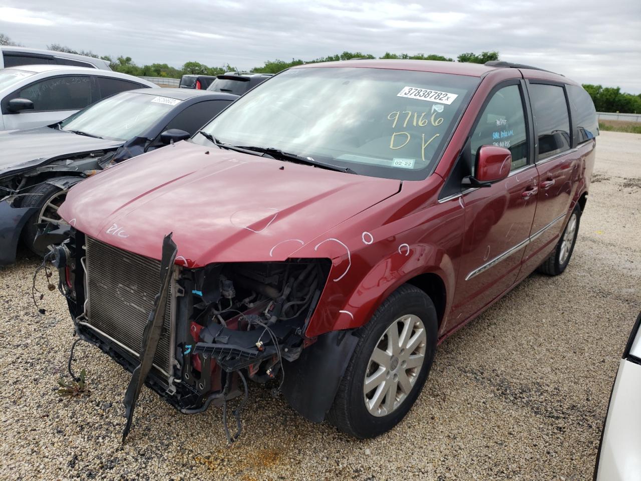 Photo 2 from auction – 2014 CHRYSLER TOWN & COU with VIN 2C4RC1BG0ER402273