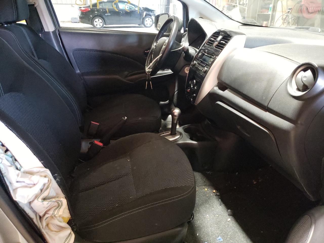 Photo 5 from auction – 2015 NISSAN VERSA NOTE with VIN 3N1CE2CPXFL403615