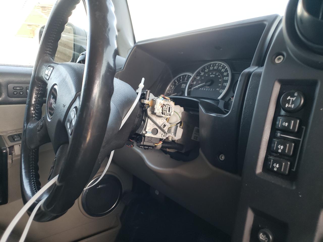 Photo 9 from auction – 2006 HUMMER H2 with VIN 5GRGN23U66H104818
