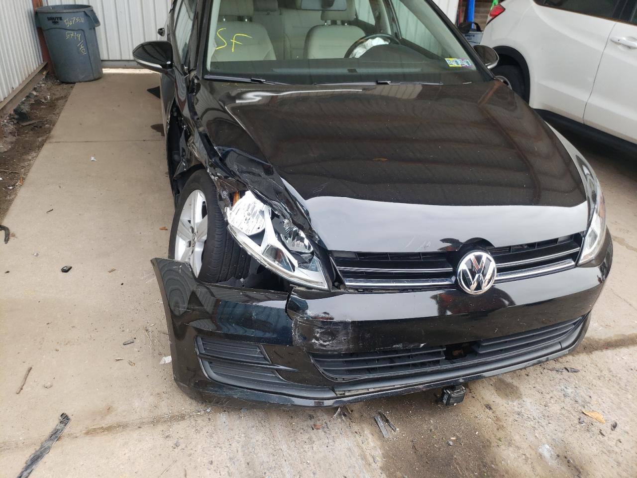 Photo 9 from auction – 2017 VOLKSWAGEN GOLF S with VIN 3VW117AU0HM029936