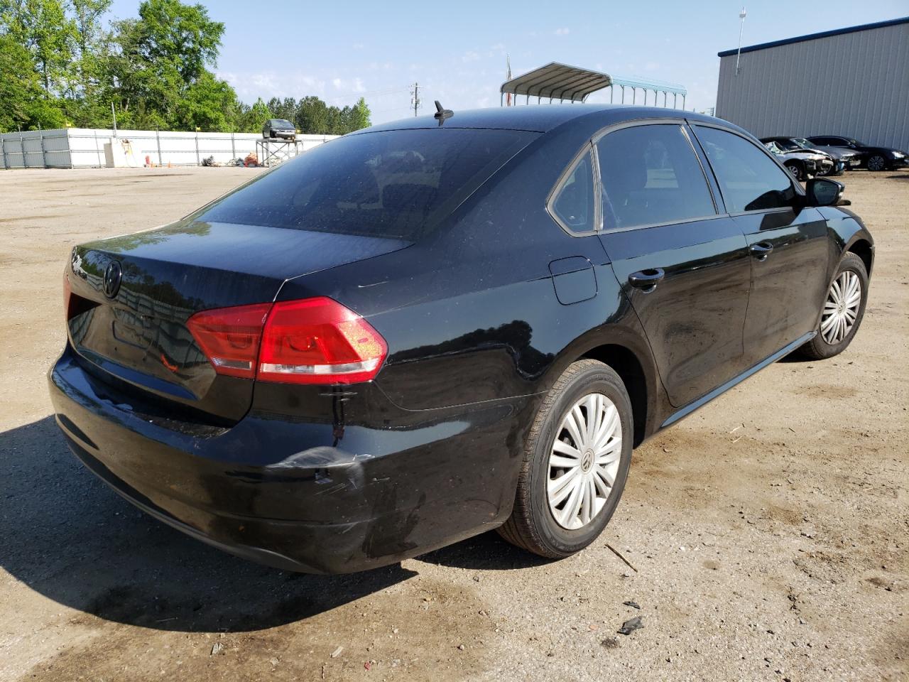 Photo 4 from auction – 2014 VOLKSWAGEN PASSAT S with VIN 1VWAT7A3XEC080973