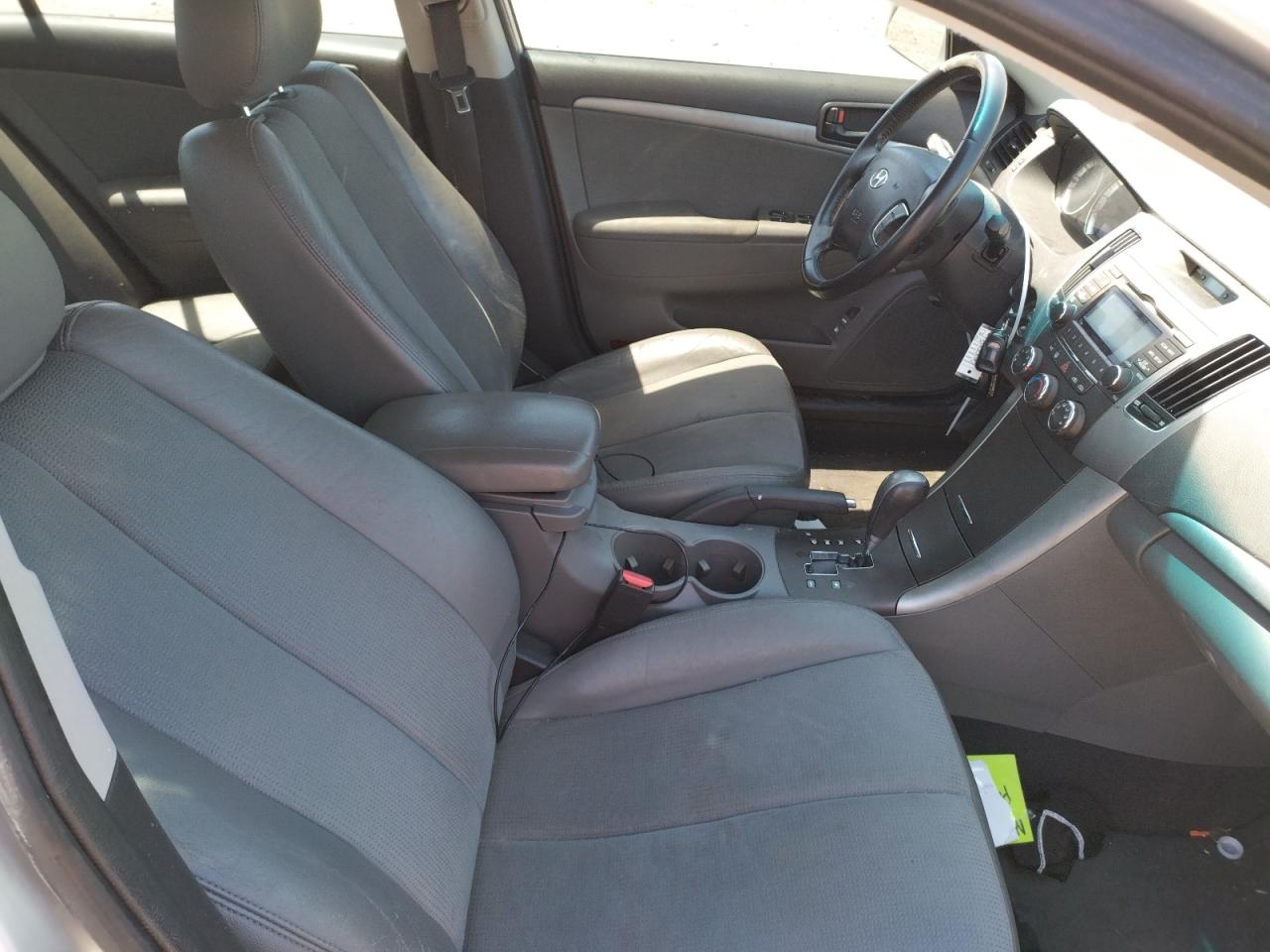 Photo 15 from auction – 2009 HYUNDAI SONATA SE with VIN 5NPEU46F39H521811