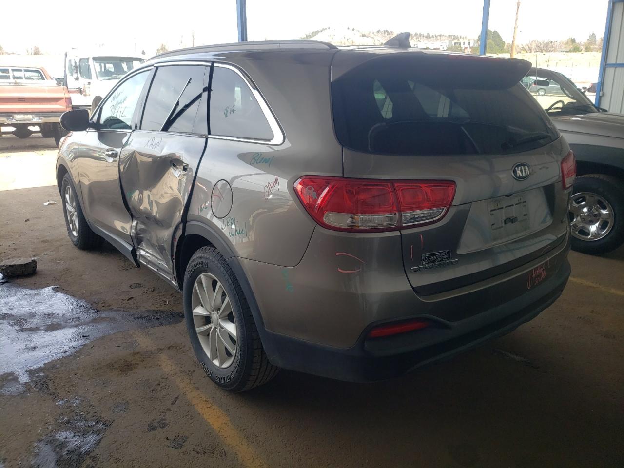 Photo 3 from auction – 2016 KIA SORENTO LX with VIN 5XYPG4A59GG014303