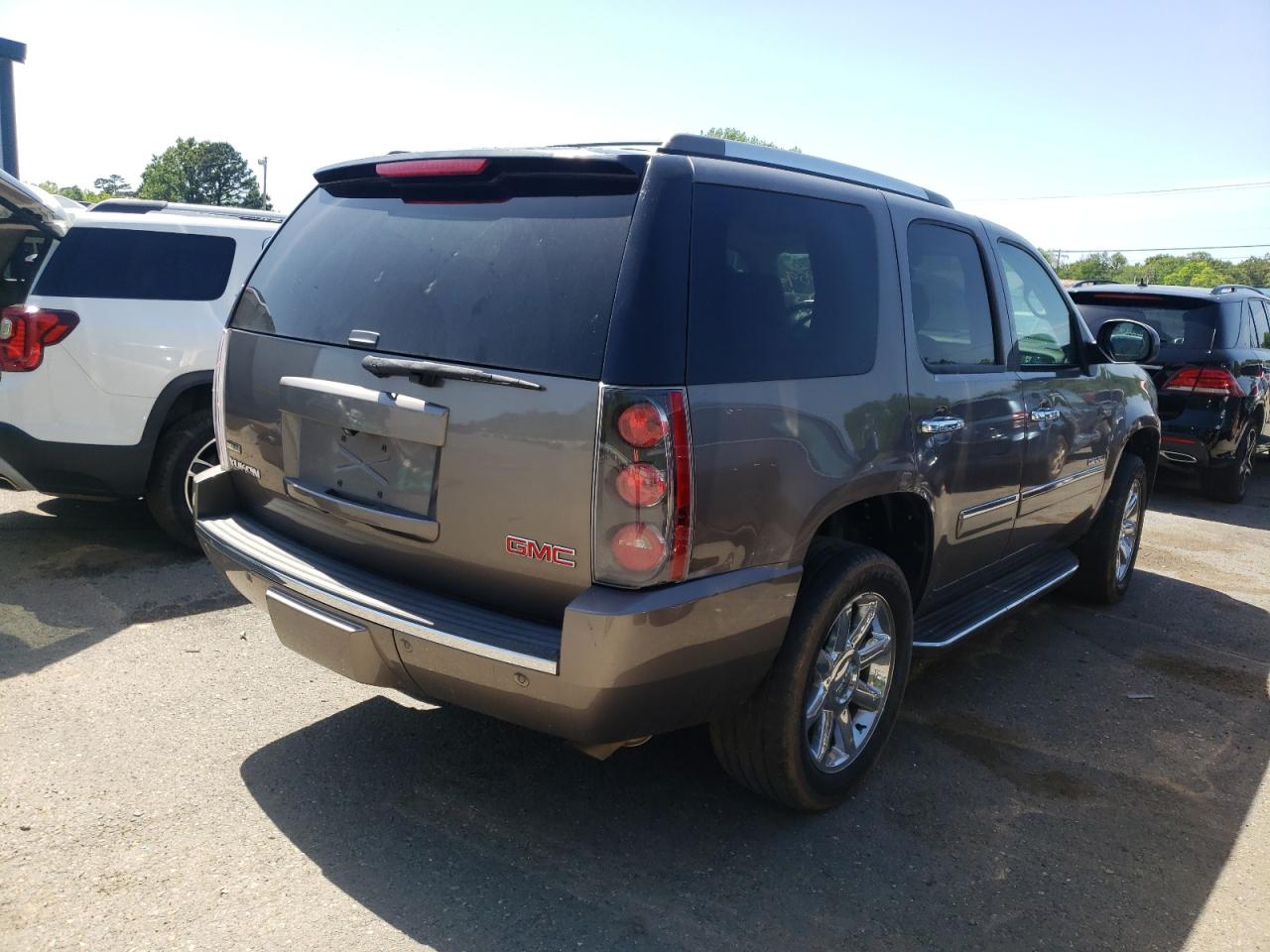 Photo 4 from auction – 2011 GMC YUKON DENA with VIN 1GKS1EEF7BR327059