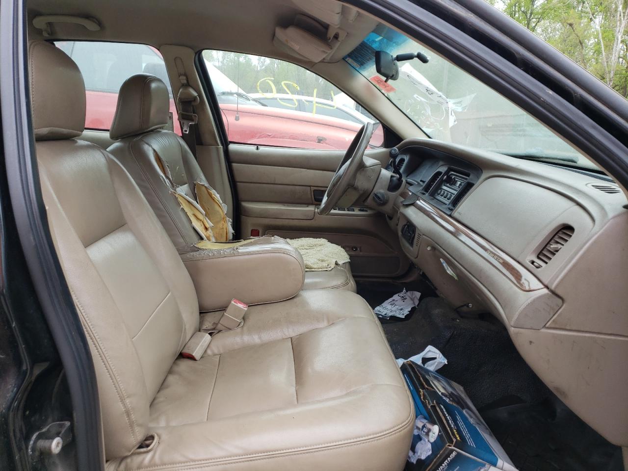 Photo 5 from auction – 2004 FORD CROWN VICT with VIN 2FAFP72W04X158898