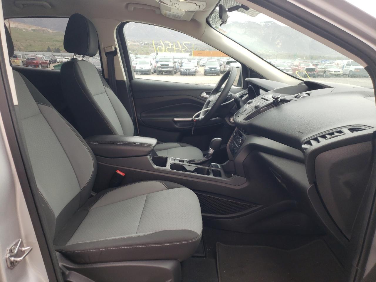 Photo 5 from auction – 2017 FORD ESCAPE SE with VIN 1FMCU9GD0HUC25811