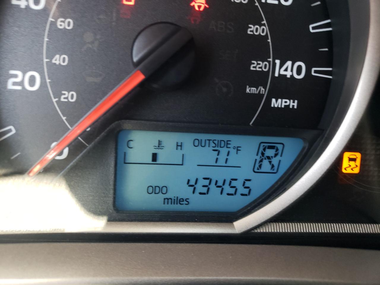 Photo 8 from auction – 2015 TOYOTA RAV4 XLE with VIN JTMWFREV5FD056549