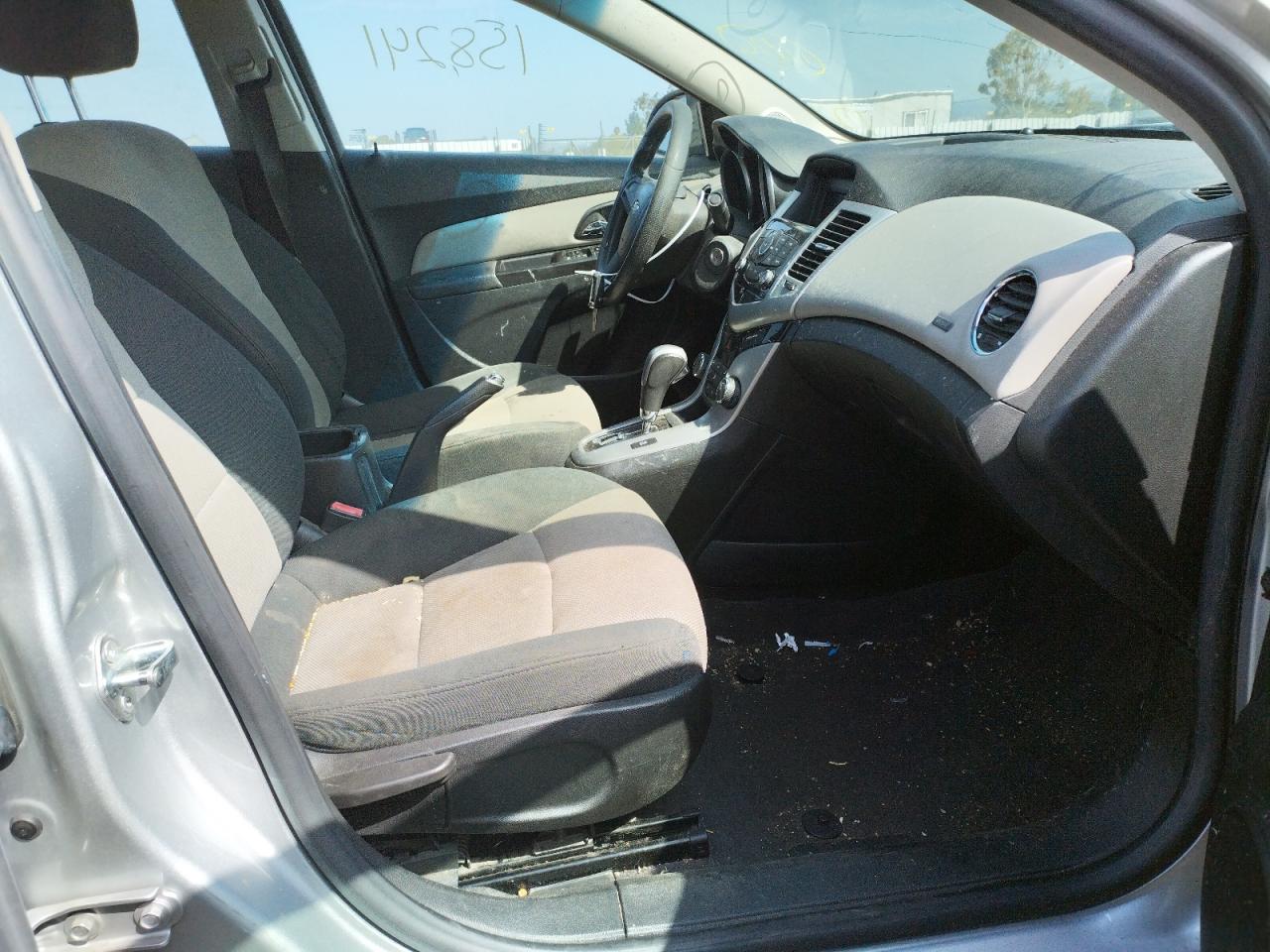 Photo 5 from auction – 2012 CHEVROLET CRUZE LS with VIN 1G1PC5SH6C7235187