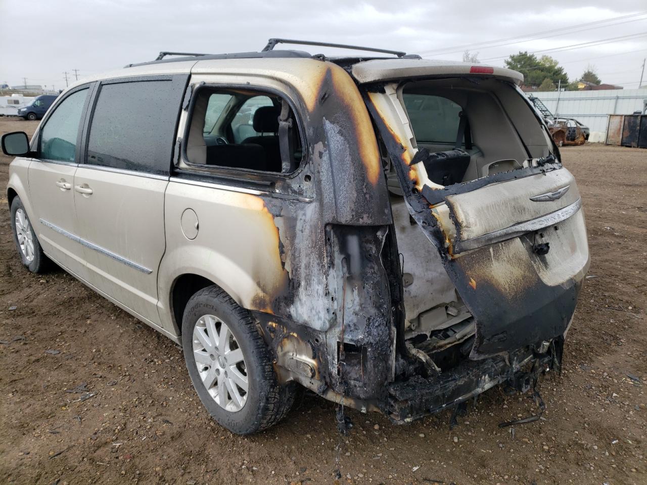 Photo 3 from auction – 2014 CHRYSLER TOWN & COU with VIN 2C4RC1BG8ER397680