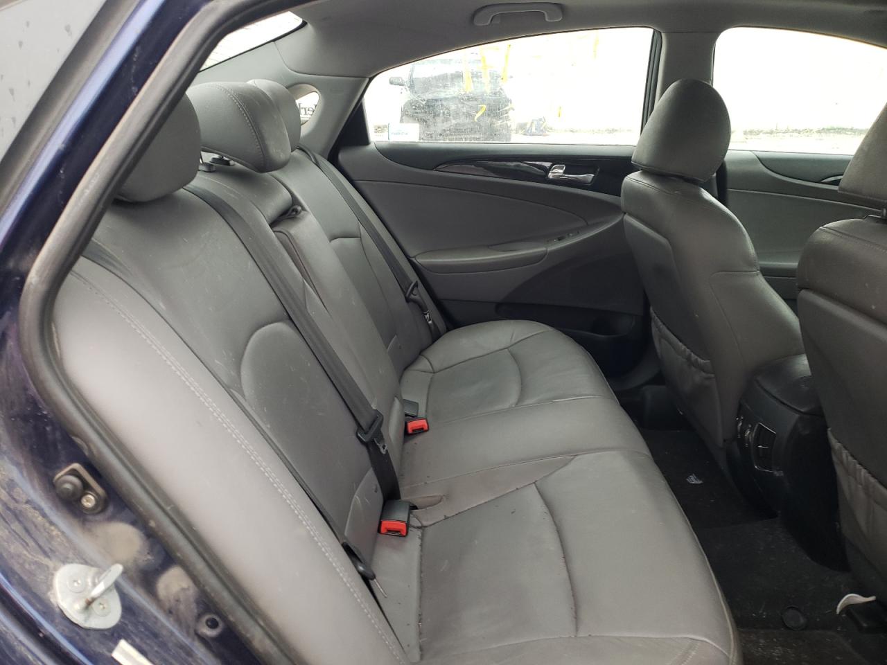 Photo 6 from auction – 2011 HYUNDAI SONATA SE with VIN 5NPEC4AC1BH018476
